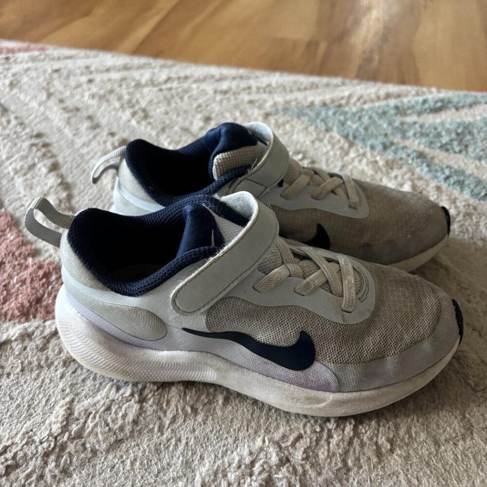 Girls Nikes